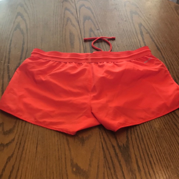 Woman’s Nike shorts! - Picture 3 of 4